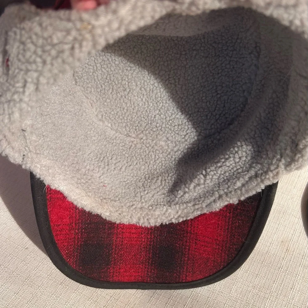 NWOT Outdoor Research Red and Black Women's Yukon Hat